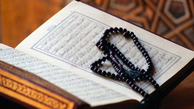 The Qur'an Girls praying