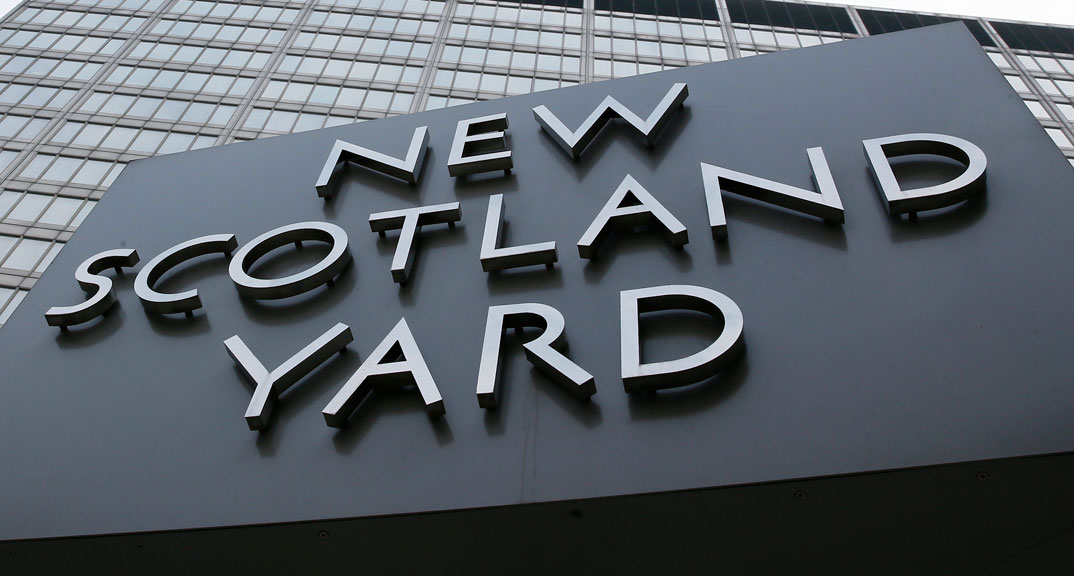 Scotland Yard sign 