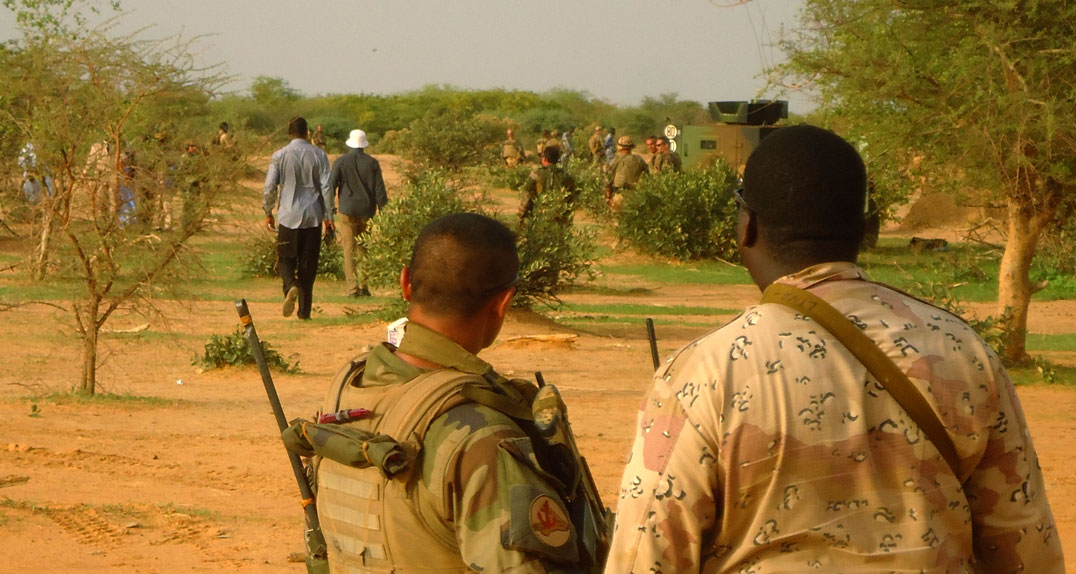 French and Malian soldiers