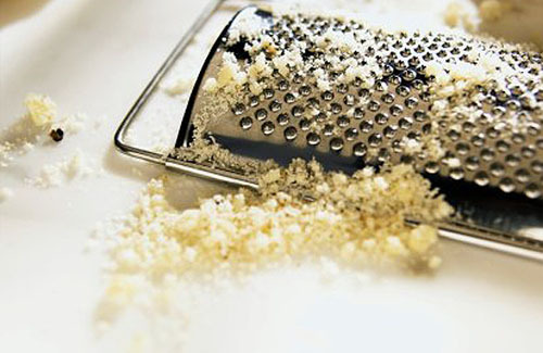 cheese grater with cheese. How to clean a cheese grater