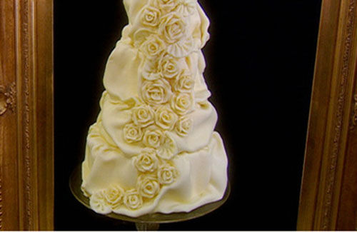 Glamour Puds white chocolate roses wedding cake