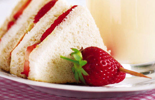 Strawberry cream sandwiches