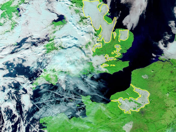 Areas of fog highlighted in yellow outline. Image courtesy of NASA/GSFC, Rapid Response. 