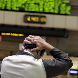 Traders watch markets plunge. (Reuters)