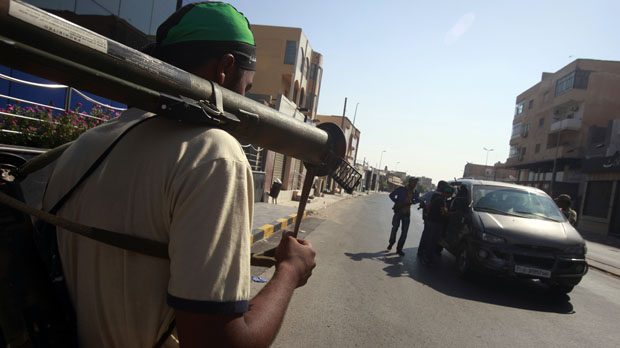 Armed rebels close in on Gaddafi's compound (Reuters)