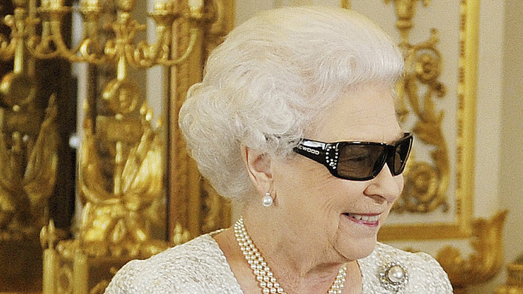 The Queen in 3D glasses ahead of her Christmas message. (Reuters)