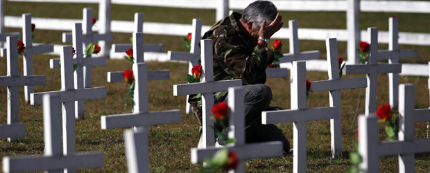 An Argentine veteran cries during Falklands War's 30th anniversary in Pilar (Reuters)