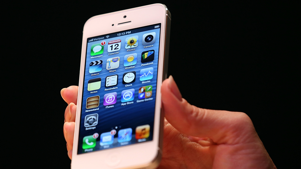 Apple plays it stylish but safe with the iPhone 5