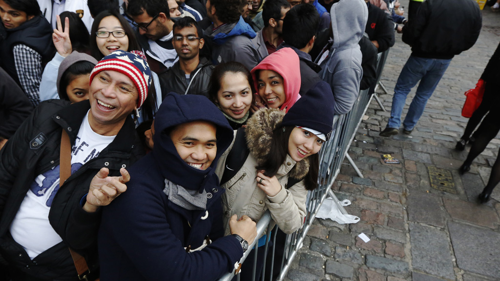 London queues (Reuters)