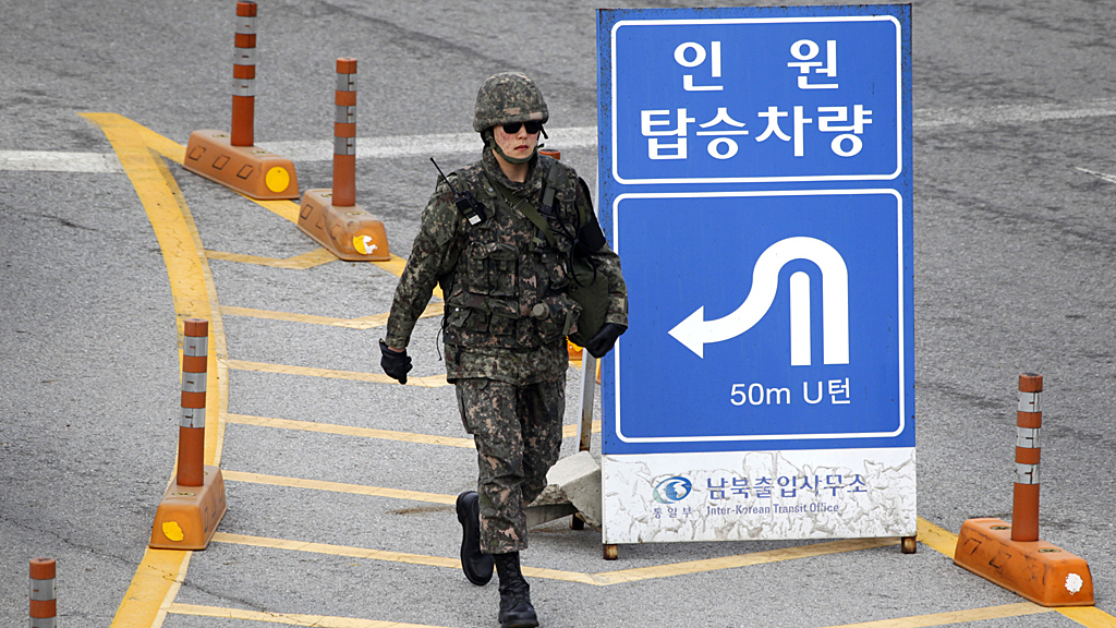 North Korea blocks South Koreans from crossing border (Image: Reuters)