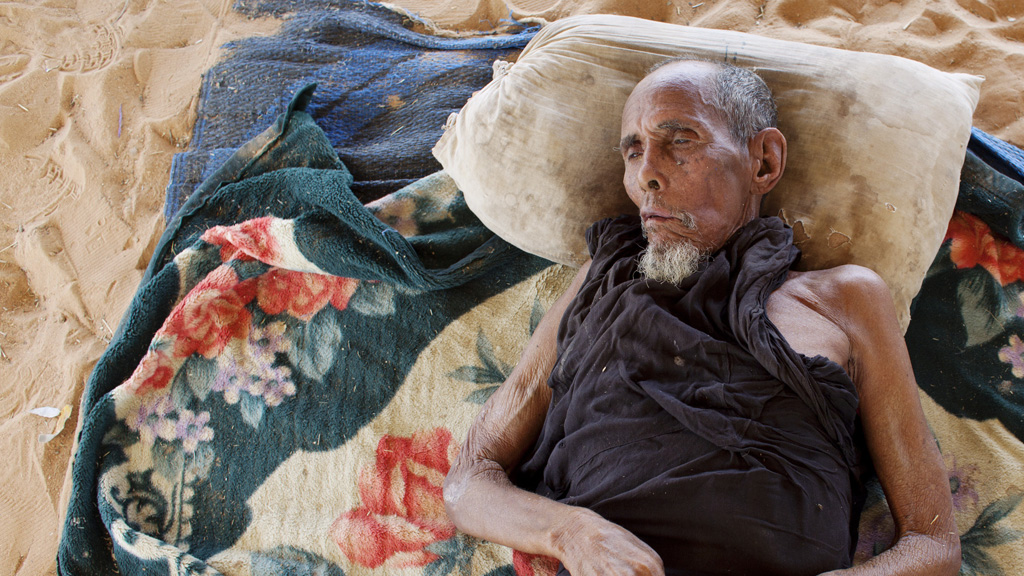 An old man suffering from respiratory illness in a refugee camp in Mauritania (picture: Getty)