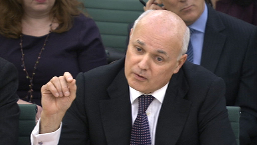 Work and Pensions Secretary Iain Duncan Smith rejects claims that the introduction of the government's flagship universal credit reforms is in chaos.