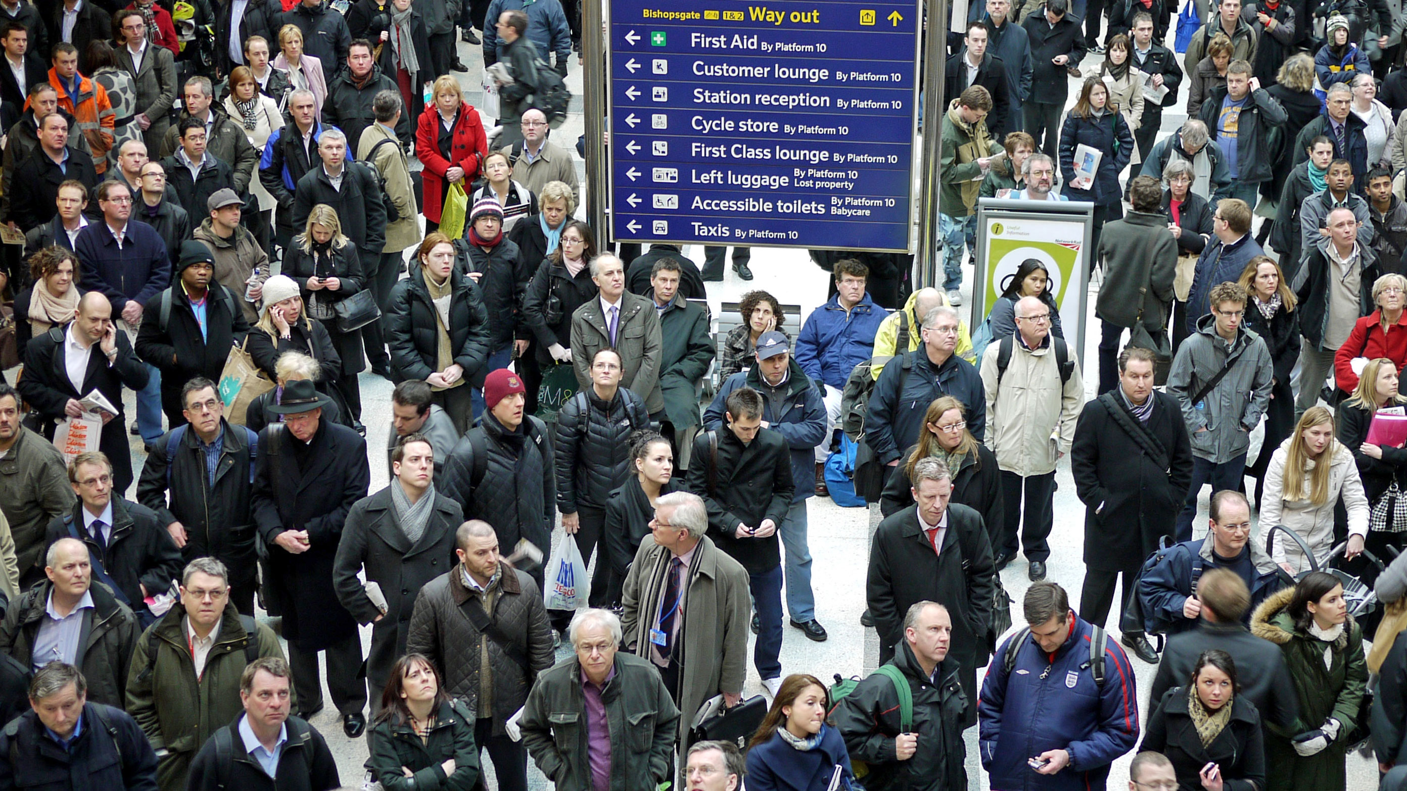 Report warns against rush hour rail fare rises