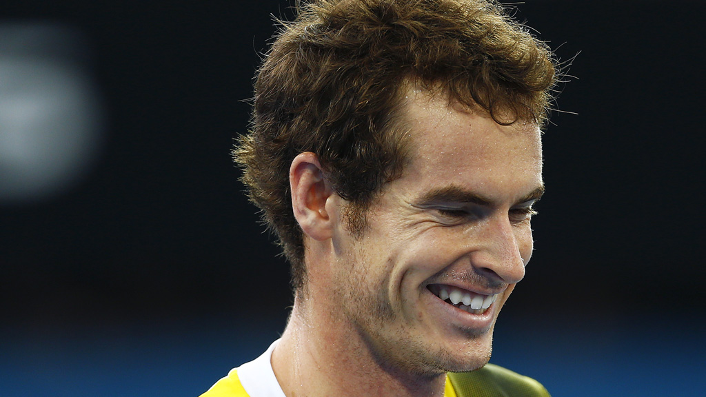 Andy Murray smiles on court. (Reuters)