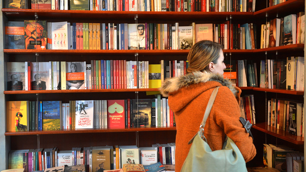 Woman browses in a bookshop (G)