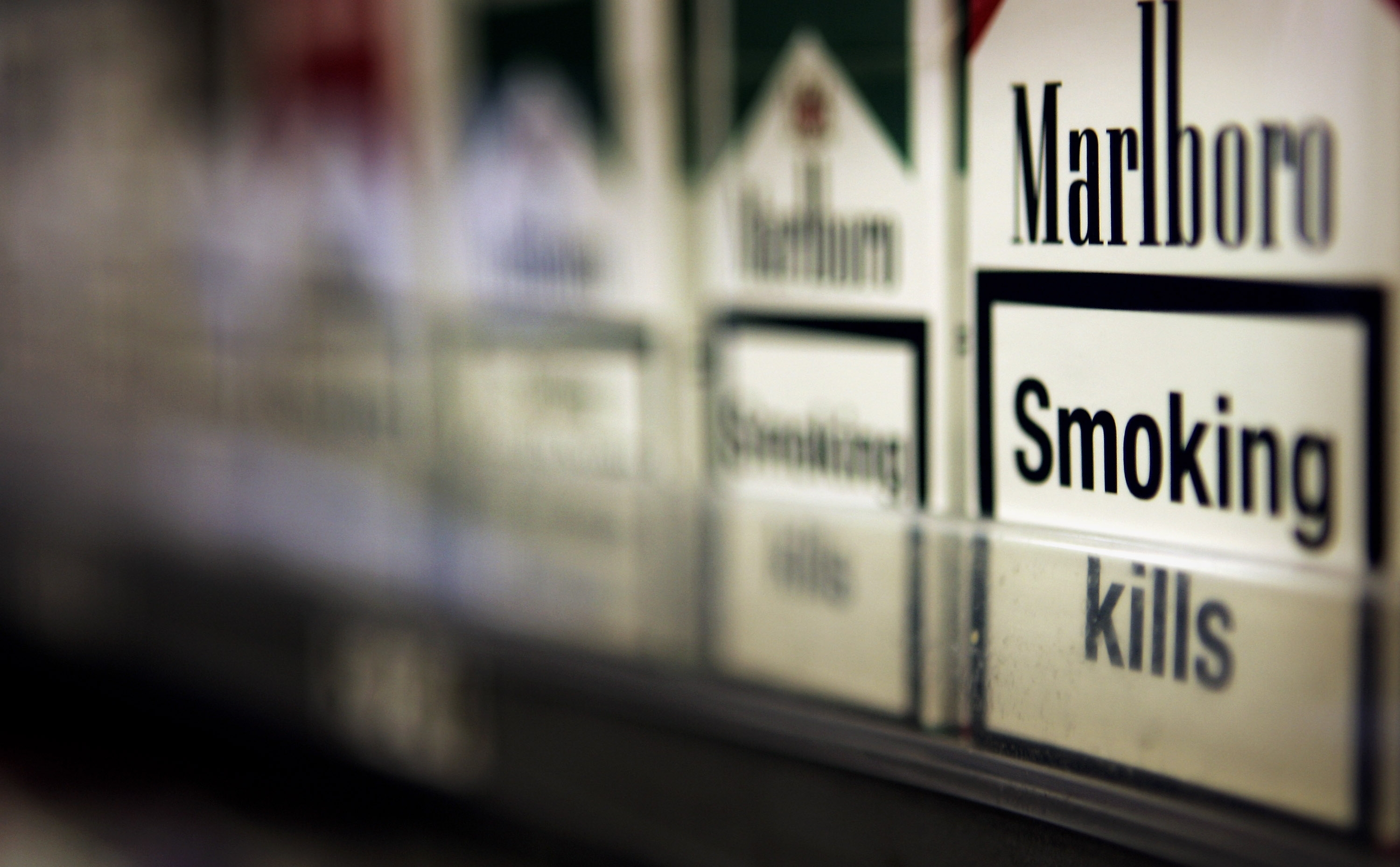 Cigarettes and plain packaging: Cameron 'makes U-turn' (G)