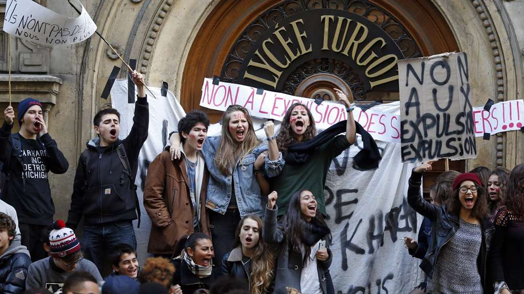 French students protest against the explusion of illegal immigrants (Reuters)