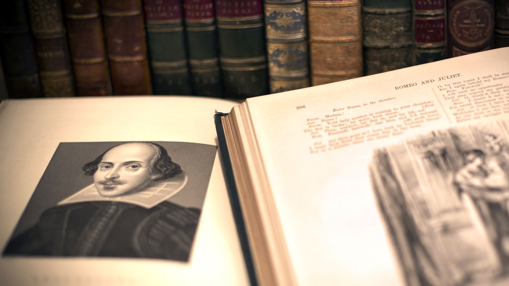 Scholars condemn university's plan to sell off Shakespeare (R)