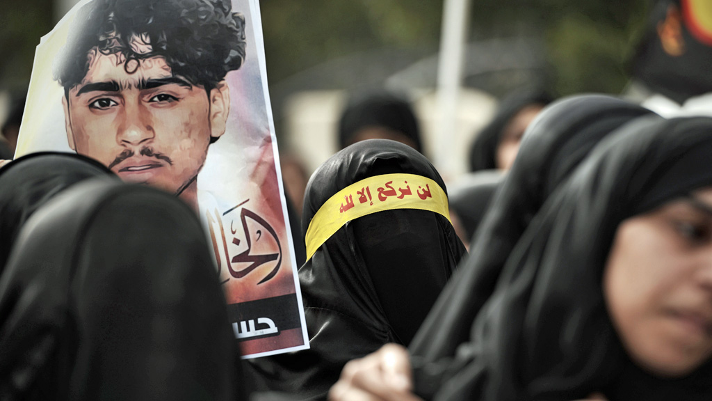 Mourners at the funeral procession of Hussain Sharaf (Getty Images)