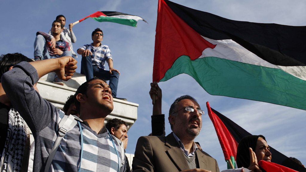 Gaza City residents celebrate the Hamas-Fatah unity deal (Reuters)