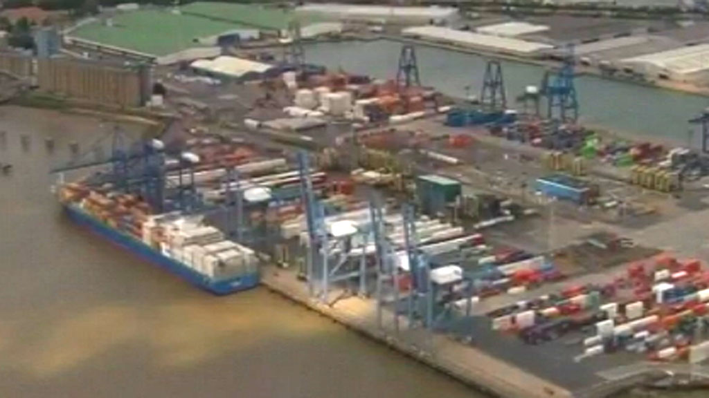 Police hunt driver after Tilbury immigrant rescue