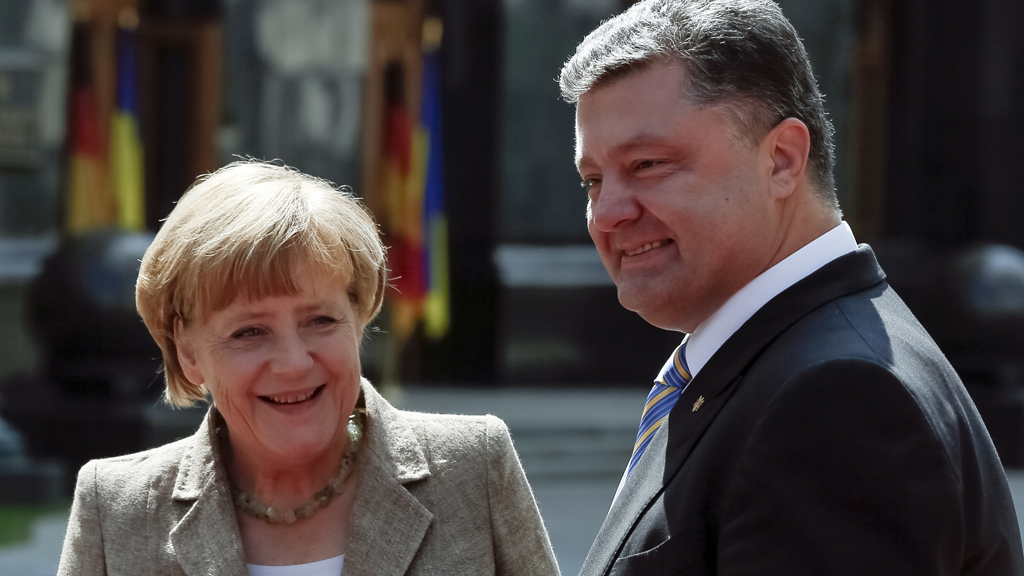 Germany's Angela Merkel and Ukraine's Petro Poroshenko (Reuters)