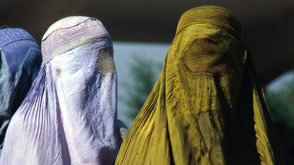 Afghan wome in full burqas in 1996