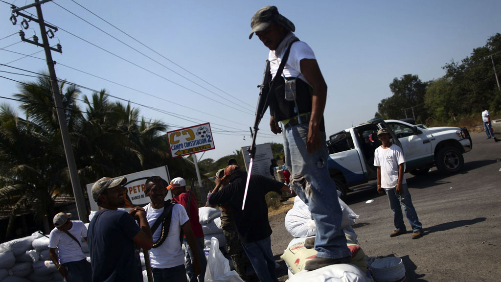 Mexico vigilantes enter Knights Templar cartel stronghold (Reuters)