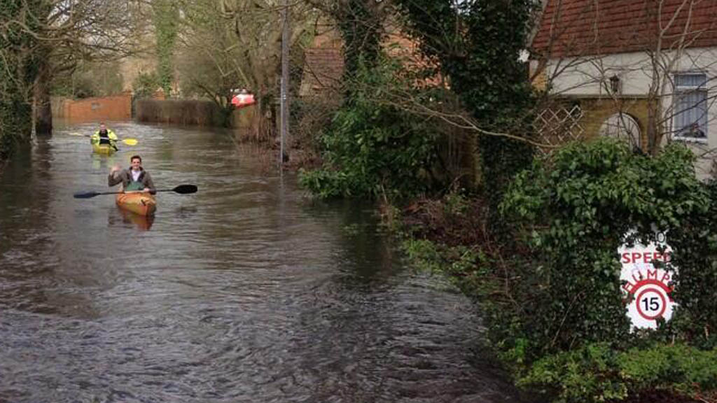 UK flood: residents of Wraysbury use canoes in the streets