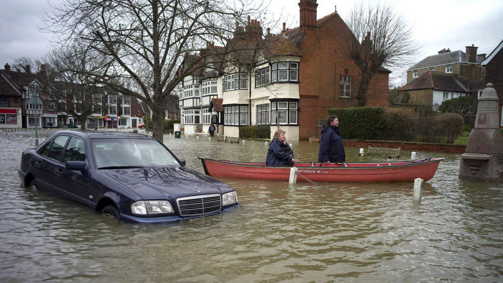 Residents in Datchet opt for a boat, instead of the car (R)