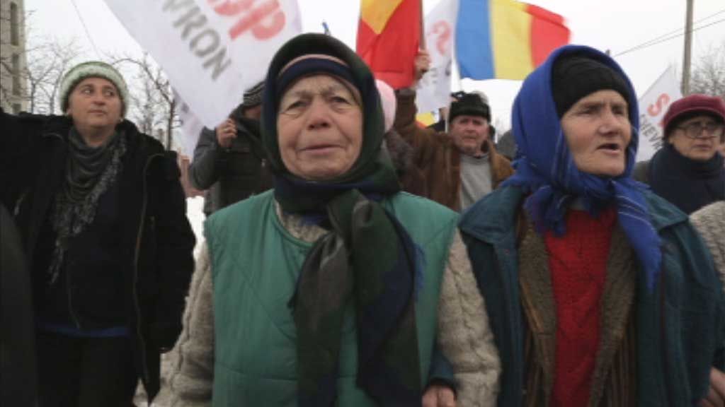 Fracking has sparked protests in Britain, but these look subdued compared with a campaign in Romania by peasant farmers, who are fighting their own government. Jim Wickens and Paraic O'Brien report.