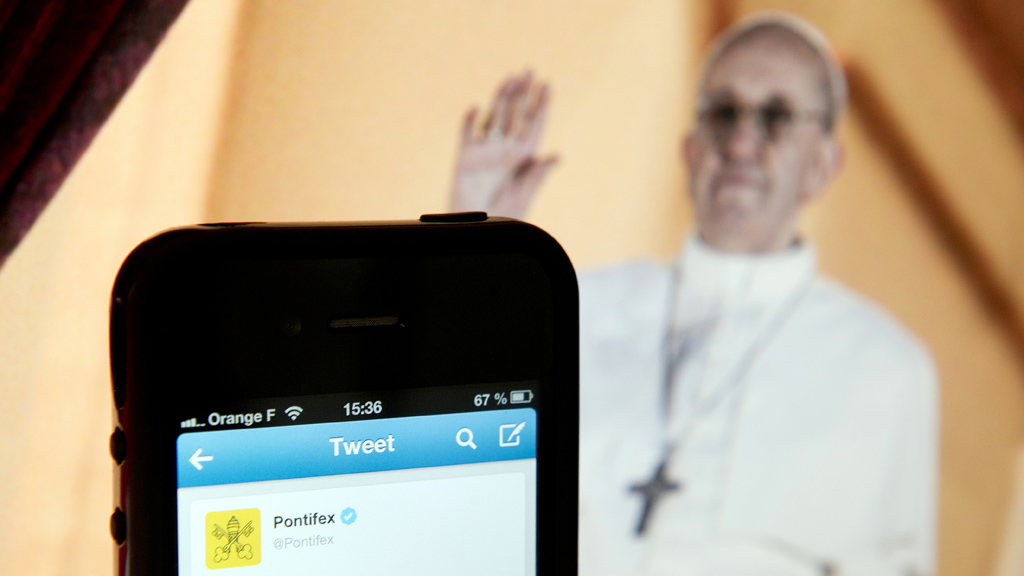 Pope Francis and Twitter (Getty)