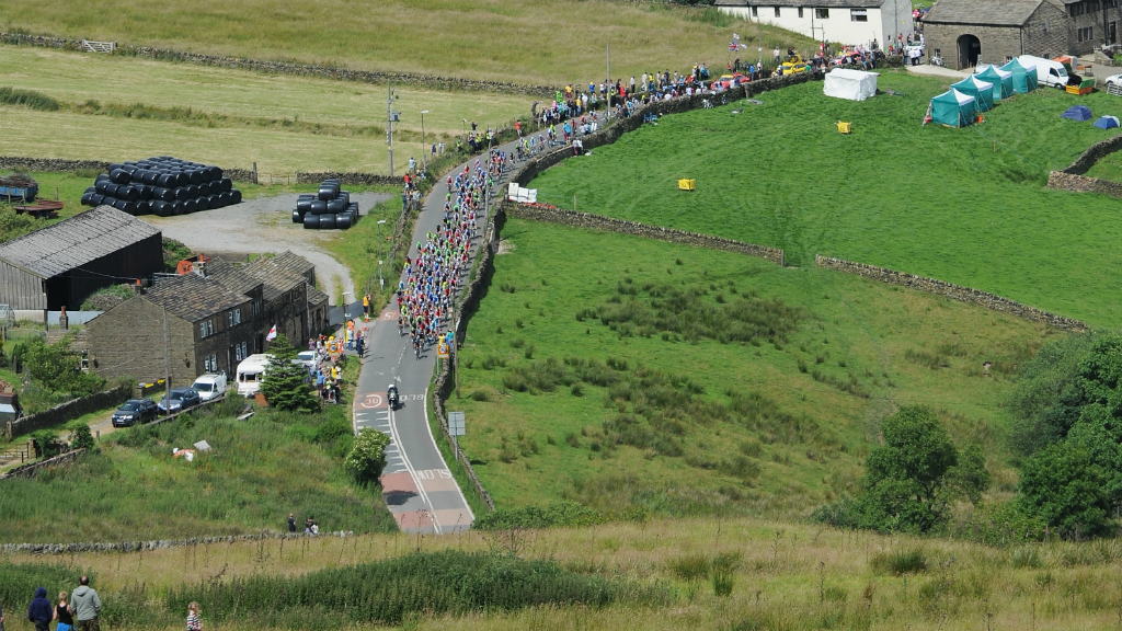 The riders tackle Holme Moss during stage two of Le Tour in Yorkshire. (Getty)