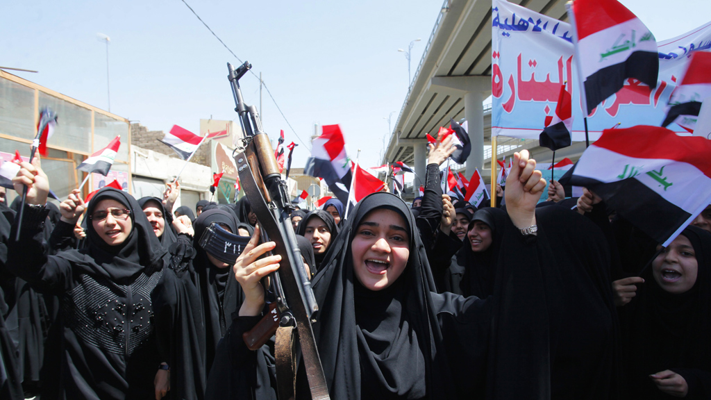 Iraqi Shi'ite women support the Iraqi army in Najaf, south of Baghdad (R)