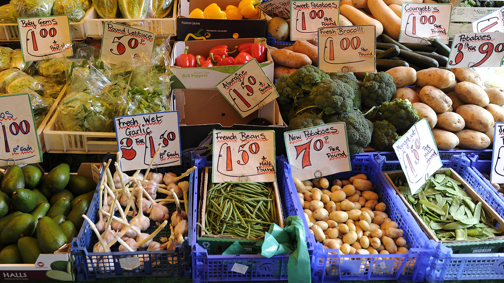 Fruit and veg market, London (Reuters)