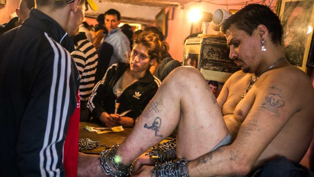 The streets gangs of Bucharest, who live in the sewers 