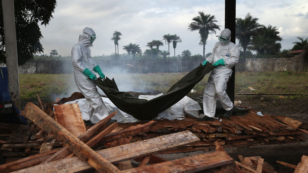 Volunteers burn bodies of Ebola victims in Sierra Leone (Getty)