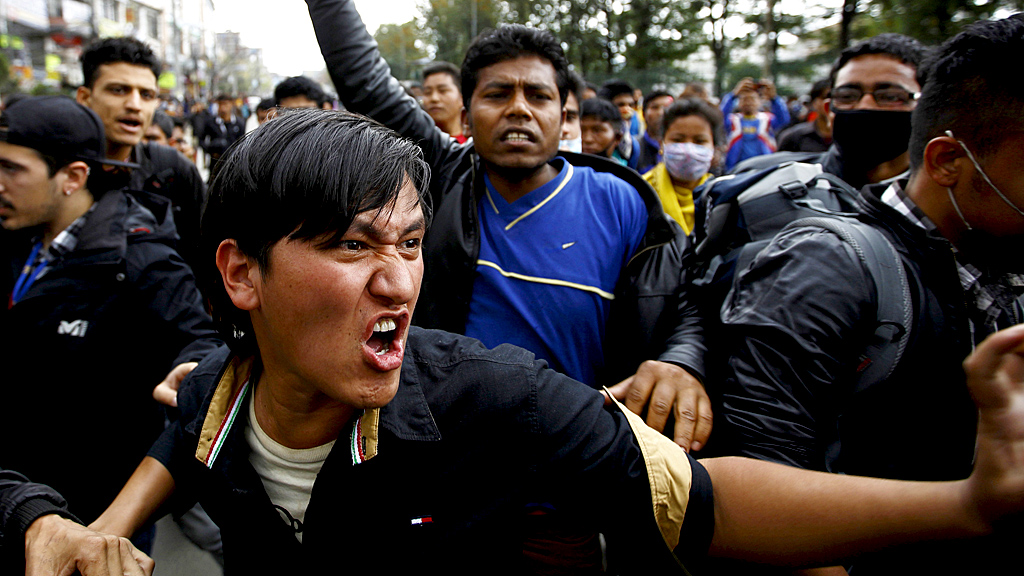 Nepal earthquake victims chant anti-government slogans in Kathmandu (Reuters)