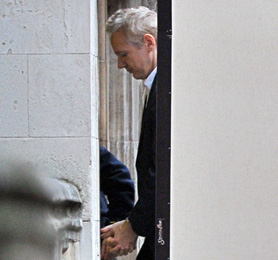 WikiLeaks' Julian Assange awaits bail hearing