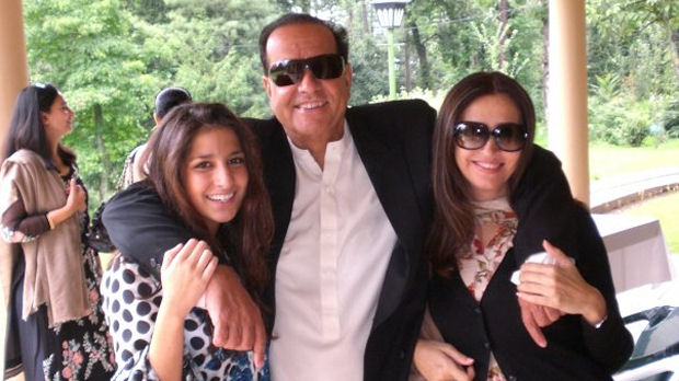 Salmaan Taseer, the governor of Pakistan's Punjab province, who was assassinated last week, with two of his daughters