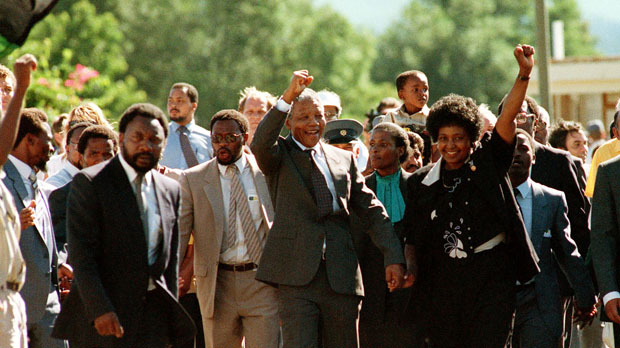 Nelson Mandela walks to freedom, Feb 11 1990