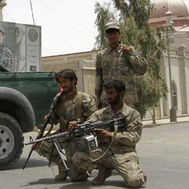 A roadblock being set up in Kandahar (14/7/11, Reuters)