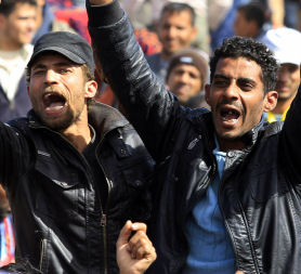 Libya-Tunisia border: Crowds have been gowing(Reuters)