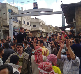 Syrian protesters close to the Omari mosque before the attack
