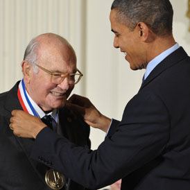 US President Barack Obama presents National Medal of Technology and Innovation to Harry Coover during a ceremony November 17, 2010 in the East Room of the White House in Washington (getty)