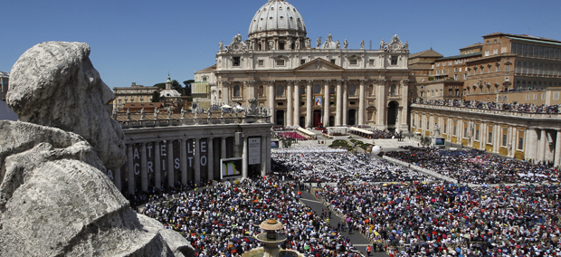 Pope John Paul II beatified before Vatican crowd