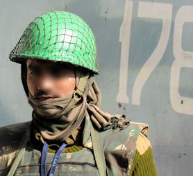 Indian paramilitary soldiers stand guard in Srinagar. (Getty)