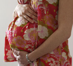 Using painkillers while pregnant could damage the fertility of male children, a study suggests (Reuters). 