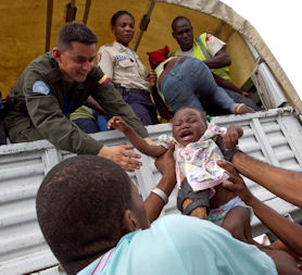 Soldiers attend to cholera victims - Reuters
