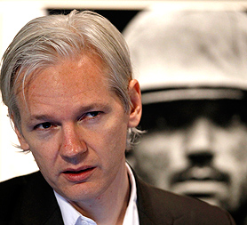 WikiLeaks founder Julian Assange to challenge Swedish prosecutor's call for an international arrest warrant to be issued (Image: Reuters)